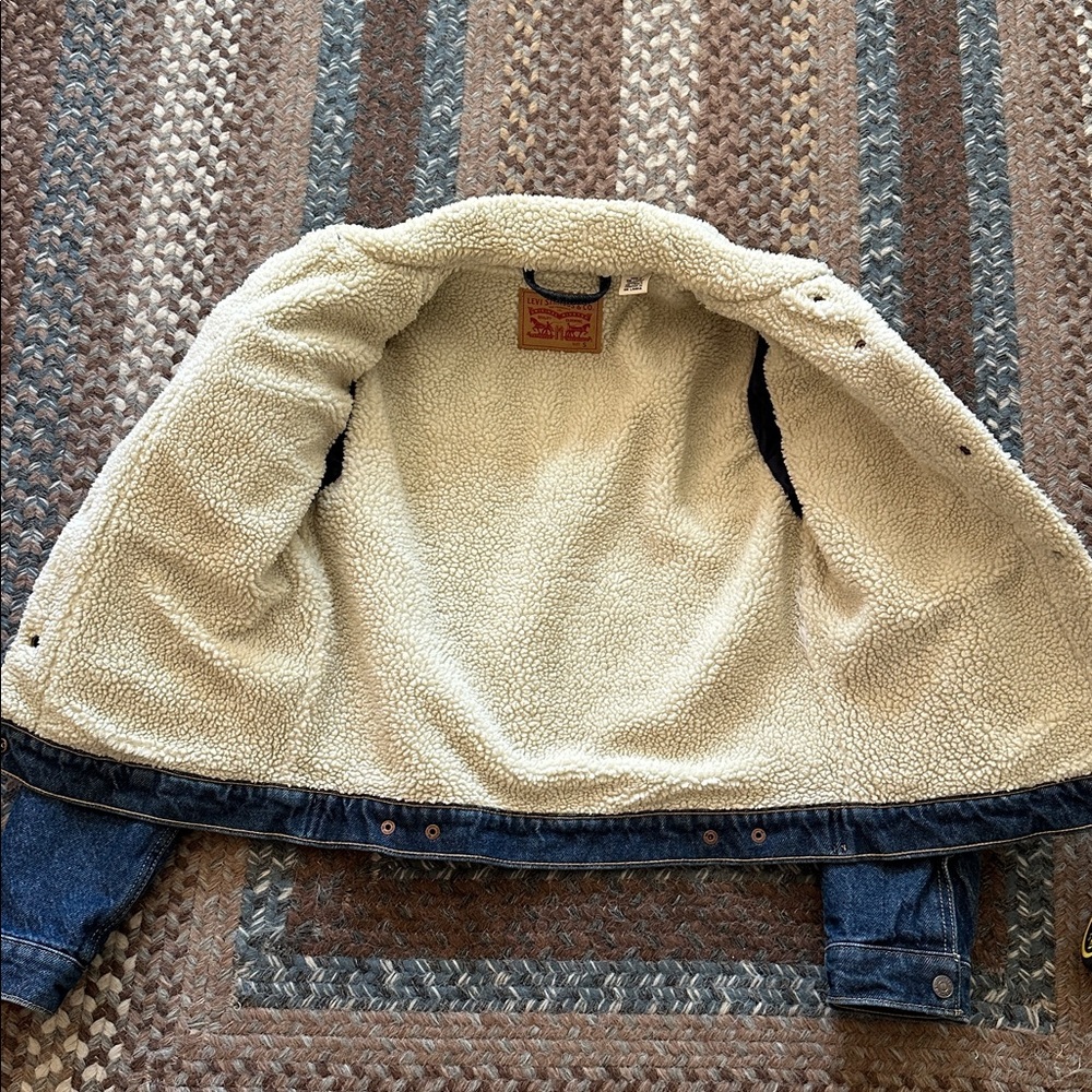 Levi's Dark Blue Denim Jacket with Cream Sherpa Collar - Picture 6 of 6